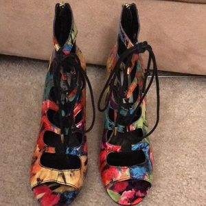 Steve Madden tie ups